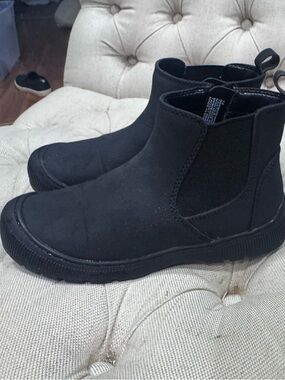 Cat & Jack Black Kids Chelsea Boots - Easy Slip-On